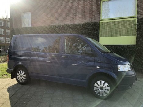 Volkswagen Transporter - 1