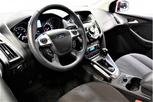 Ford Focus Wagon - 1.6 EcoBoost 150pk Titanium | Dealer Onderhouden | 17