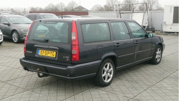 Volvo V70 - € 950, - 2.4 170pk Comfort Europa AUTOM - 1
