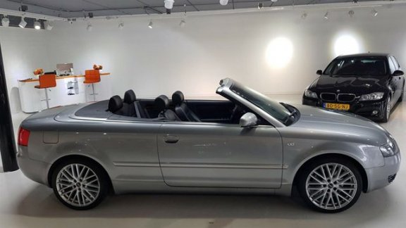 Audi A4 Cabriolet - 2.4 V6 Pro Line AUOTOMAAT NL AUTO NAP LEDER NAVI E LEKTRICH PAKKET CRUISE V.A. € - 1