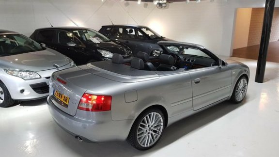 Audi A4 Cabriolet - 2.4 V6 Pro Line AUOTOMAAT NL AUTO NAP LEDER NAVI E LEKTRICH PAKKET CRUISE V.A. € - 1