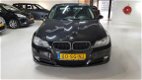 BMW 3-serie - 320d Dynamic Executive NL AUTO NAP NAVI XENON CRUI SE V.A. €153 P/M APK 01-19 - 1 - Thumbnail