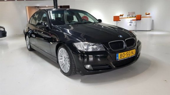 BMW 3-serie - 320d Dynamic Executive NL AUTO NAP NAVI XENON CRUI SE V.A. €153 P/M APK 01-19 - 1