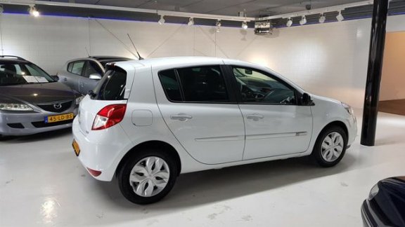 Renault Clio - 1.5 dCi Authentique NAP 6 MND GARANTIE CRUISE AIRC O NL AUTO APK 03/19 1E EIGENAAR V. - 1