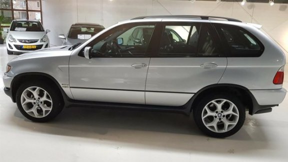 BMW X5 - Automaat 3.0d High Executive V.A €104, - P/M NL AUTO APK 02- 19 LEDER NAVI TV PDC CRUISE - 1