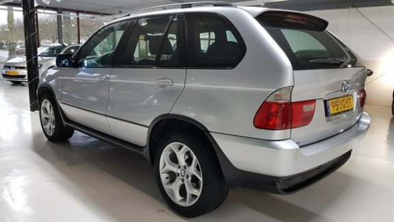 BMW X5 - Automaat 3.0d High Executive V.A €104, - P/M NL AUTO APK 02- 19 LEDER NAVI TV PDC CRUISE - 1