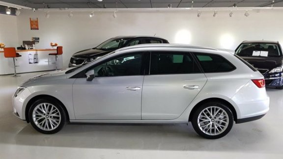 Seat Leon ST - 1.2 TSI Style First Edition NAVI LED ALCANTARA PD C 1 EIGENAAR NAP NL AUTO - 1