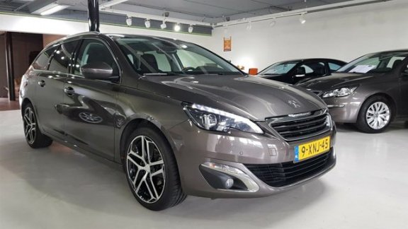 Peugeot 308 SW - 1.2 e-THP Première LED KEYLESS PANO 1E EIGENAAR NA VI USB V.A €231, - P/M - 1