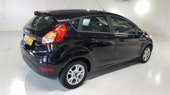 Ford Fiesta - 1.6 TDCi Titanium NAP NAVI KEYLESS LED CRUISE USB BLUETOOTH V.A €127, - P/M - 1