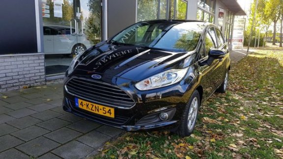 Ford Fiesta - 1.6 TDCi Titanium NAP NAVI KEYLESS LED CRUISE USB BLUETOOTH V.A €127, - P/M - 1