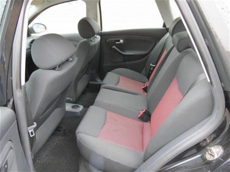Seat Ibiza - 1.4-16V Sport Zeer nette IBIZA met JBL geluidinstallatie en bluetooth - 1