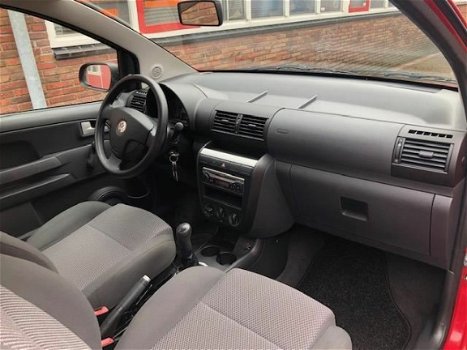 Volkswagen Fox - 1.2 Trendline 2e EIG/ NAP/ APK/ DEALER ONDERHOUD/ RADIO/ MP3/ ZEER NETTE AUTO - 1