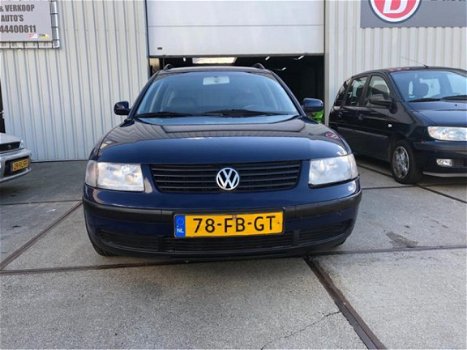 Volkswagen Passat Variant - 1.8-5V Trendline - 1