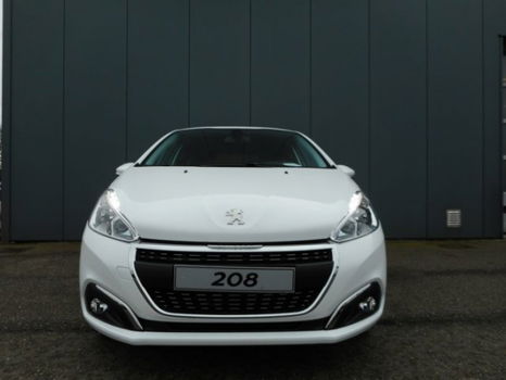 Peugeot 208 - 1.2 PureTech Signature Airco, Cruise, PDC, Bluetooth, Navi - 1