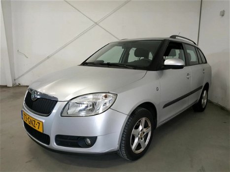 Skoda Fabia Combi - 1.6-16V Ambiente - 1