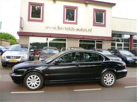 Jaguar X-type - 2.5 V6 4WD EXECUTIVE youngtimer - 1