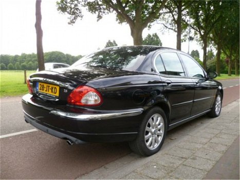 Jaguar X-type - 2.5 V6 4WD EXECUTIVE youngtimer - 1