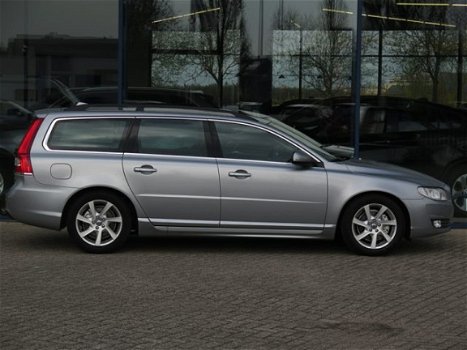 Volvo V70 - 1.6 D2 NORDIC | NAVI | LEDER | STANDKACHEL | TREKHAAK - 1