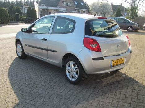 Renault Clio - 1.2-16V Business Line - 1