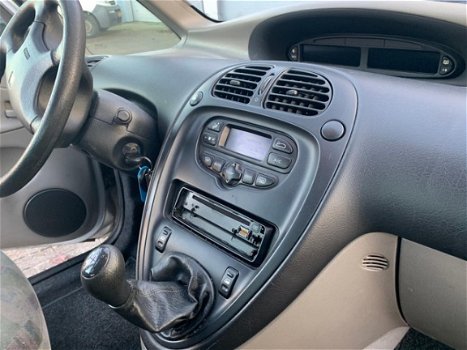 Citroën Xsara Picasso - 1.6i APK NIEUW 4-12-2020 Airco - 1