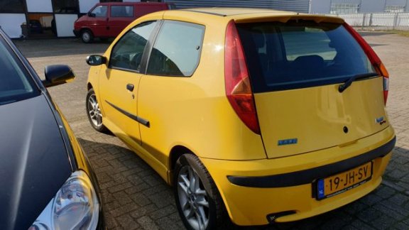 Fiat Punto - 1.2-16V Dynamic Sporting 6 versnelingenDistributie riem gebroken - 1