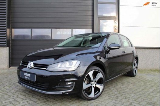 Volkswagen Golf - 1.4 TSI Highline Panoramadak Navigatiesysteem ACC Camera - 1