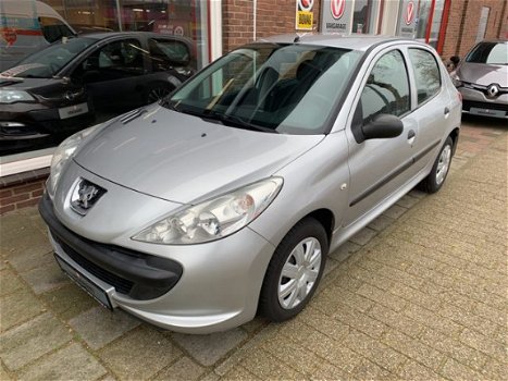 Peugeot 206 - 1.1 XR | elektrische ramen | stuurbekrachtiging | inruil en financiering mogelijk - 1