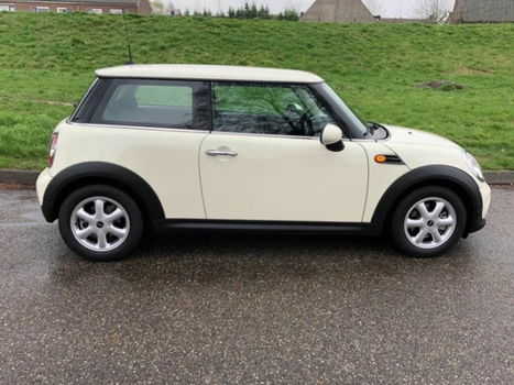 Mini Mini One - 1.6 i BJ 2013 APK 31-05-2021 extra Winterbanden op LM velgen - 1