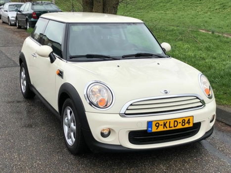 Mini Mini One - 1.6 i BJ 2013 APK 31-05-2021 extra Winterbanden op LM velgen - 1