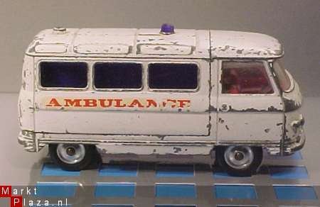 CORGI COMMER AMBULANCE # 463 - 1