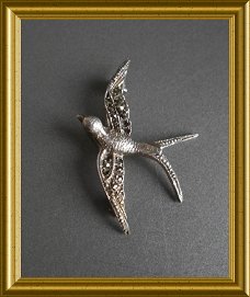 Mooie zilveren broche : vogel, zwaluw
