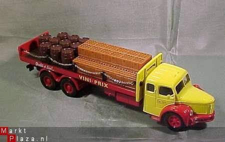 CORGI BERLIET GLR BEER & WINE LORRY # 73101 - 1