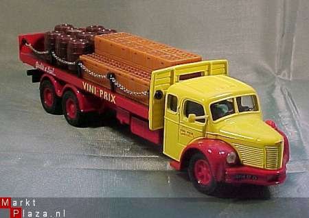 CORGI BERLIET GLR BEER & WINE LORRY # 73101 - 4