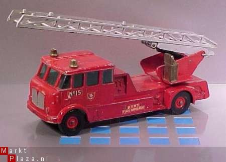 MATCHBOX MERRYWEATHER FIRE ENGINE # K-15 - 1