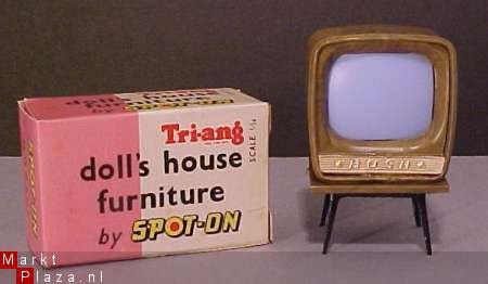 TRI-ANG SPOT-ON BUSH TV SET & TABLE # 1006 **POPPENHUIS** - 1