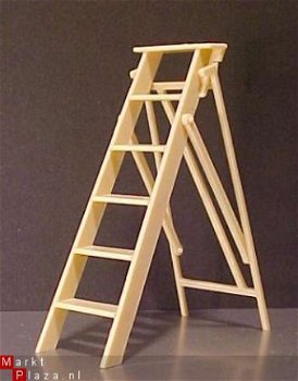 TRI-ANG SPOT-ON HOUSEHOLD LADDER # 1033 **POPPENHUIS** - 1