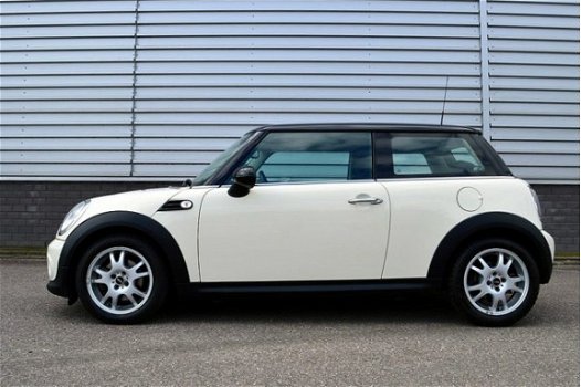 Mini Mini Cooper - 1.6 Business Line RIJKLAAR PRIJS-GARANTIE Navigatie Airco 1e Eigenaar - 1