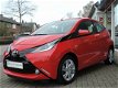 Toyota Aygo - 1.0 VVT-i X-Wave 5-drs Automaat - Nav | Camera | Airco | Leer - 1 - Thumbnail