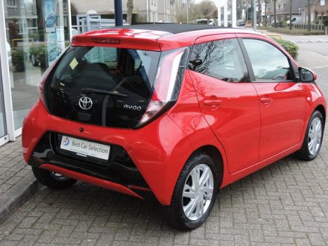 Toyota Aygo - 1.0 VVT-i X-Wave 5-drs Automaat - Nav | Camera | Airco | Leer - 1