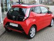 Toyota Aygo - 1.0 VVT-i X-Wave 5-drs Automaat - Nav | Camera | Airco | Leer - 1 - Thumbnail