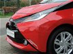 Toyota Aygo - 1.0 VVT-i X-Wave 5-drs Automaat - Nav | Camera | Airco | Leer - 1 - Thumbnail