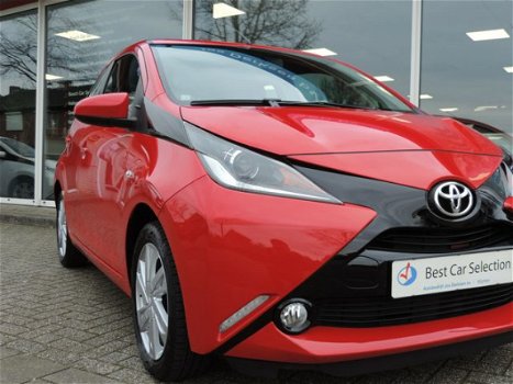 Toyota Aygo - 1.0 VVT-i X-Wave 5-drs Automaat - Nav | Camera | Airco | Leer - 1