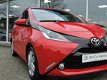 Toyota Aygo - 1.0 VVT-i X-Wave 5-drs Automaat - Nav | Camera | Airco | Leer - 1 - Thumbnail