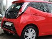 Toyota Aygo - 1.0 VVT-i X-Wave 5-drs Automaat - Nav | Camera | Airco | Leer - 1 - Thumbnail