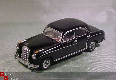 MINICHAMPS MERCEDES 220 S - 2