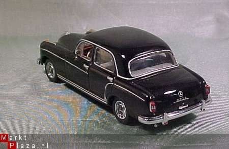 MINICHAMPS MERCEDES 220 S - 3