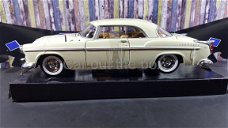 1955 Chrysler C300 creme 1:24 Motormax