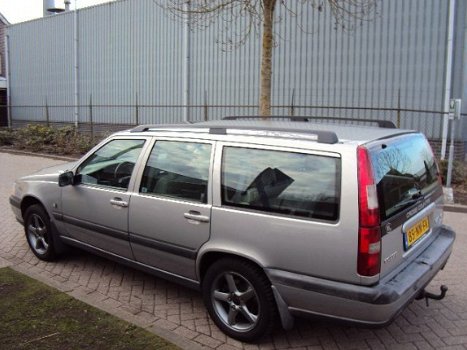 Volvo V70 Cross Country - Benzine 2.5 10V 140PK, 7-zitter, nw distr - 1