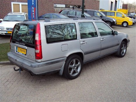 Volvo V70 Cross Country - Benzine 2.5 10V 140PK, 7-zitter, nw distr - 1