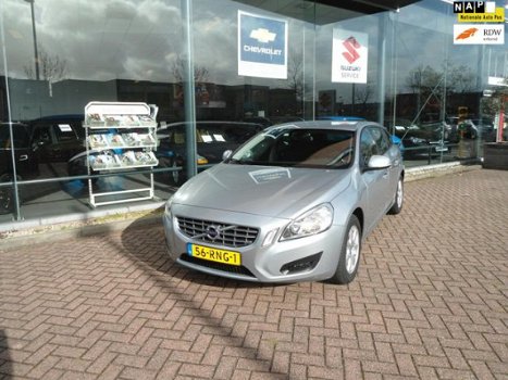 Volvo V60 - 1.6 T3 Kinetic met NAVIGATIE & DEALERONDERHOUDEN - 1